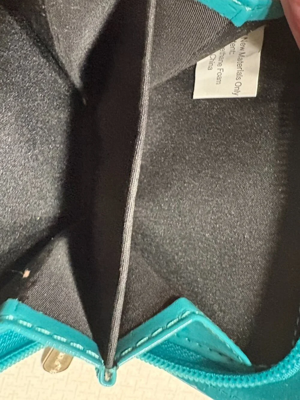 NWOT Pretty Floral Teal Bifold with zipper coin pocket on outside